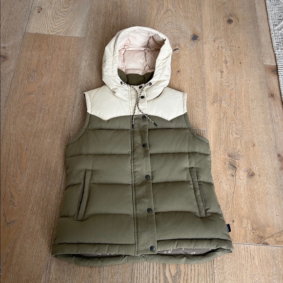 Patagonia Jackets & Blazers - Like new Patagonia down Bivy Vest Medium Olive Cream
